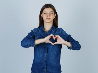 17 Ide Bio Instagram Pecinta Warna Biru yang Bikin Feed Makin Estetik