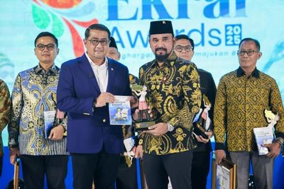 Ekonomi Kreatif Aceh Melesat, Bupati Aceh Timur Sabet Serambi Ekraf Award 2025