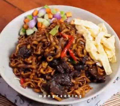 Cobain Kreasi Resep Mie Goreng Semur, Perpaduan Lezat Dua Sajian Nusantara