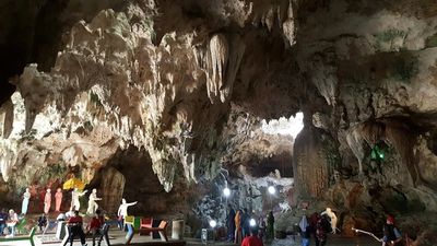 7 Gua Paling Bersejarah di Indonesia: Dari Situs Prasejarah Hingga Saksi Perjuangan Kemerdekaan