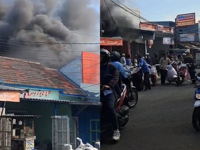 Kebakaran Showroom Sepeda Listrik di Bekasi, 10 Unit Hangus Terbakar