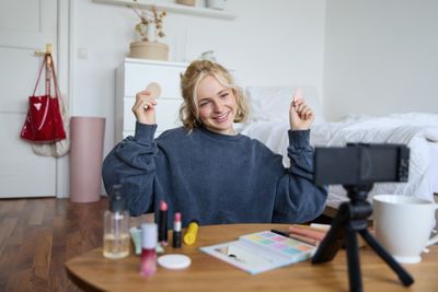 30 Ide Nama Channel YouTube Girls Aesthetic yang Unik dan Menarik