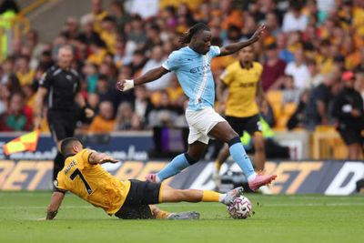 Jeremy Doku Ungkap Penyebab Manchester City Loyo di Awal Musim Premier League, Pemain Capek?