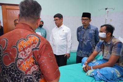 Kompolnas Jenguk Korban Unjuk Rasa Mapolda DIY di RSUP Sardjito