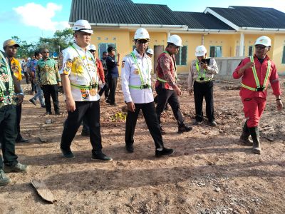 Gubernur Apolo Meninjau Pembangunan Pusat Pemerintahan Papua Selatan di Salor