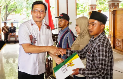 Bupati Magelang Serahkan Bantuan Rp251 Juta untuk Warga