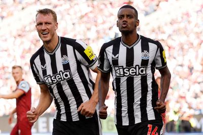 Dan Burn Mengerti Keputusan Alexander Isak Pindah ke Liverpool meski Suporter Newcastle Kecewa
