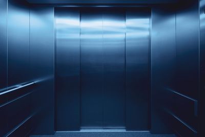 5 Arti Mimpi Terjebak di Lift Menurut Primbon Jawa, Pertanda Apa?