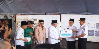 Bentuk Kepedulian Antar Daerah: Pemko Padang Berikan Bantuan Kepada Pedagang Pasar Payakumbuh Yang Terdampak Kebakaran