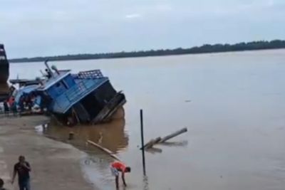 Pelabuhan Tanggo Rajo Ulu Ambruk, Satu Kapal dan Satu Pompong Tertimpa Reruntuhan