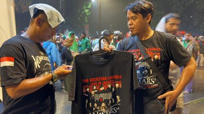 Raup Cuan di Saat Konser Dewa 19 All Stars, Dari Penjual Merchandise hingga Pegemudi Ojol