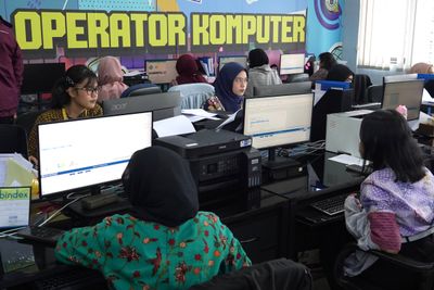 20 Peserta PPKD Jaksel Raih Sertifikat Internasional Microsoft Office