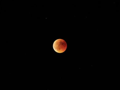 17 Caption Singkat tentang Gerhana Bulan yang Bikin Postingan Kamu Makin Aesthetic