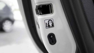 Mengenal Fungsi Fitur Child Lock di Pintu Baris Kedua Mobil yang Punya Fungsi Penting, Wajib Tau!