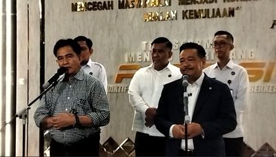 Yusril Ihza dan Otto Hasibuan Datangi Polda Metro Jaya, Temui Tahanan Demo