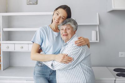 5 Arti Mimpi Nenek Meninggal Menurut Primbon Jawa, Pertanda Apa?
