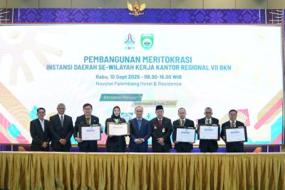 Pemprov Babel Juara, Gubernur Hidayat Arsani Terima Anugerah BKN Award