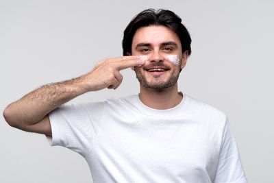 5 Rekomendasi Face Wash untuk Cowok Kulit Berminyak, Biar Wajah Tetap Fresh!