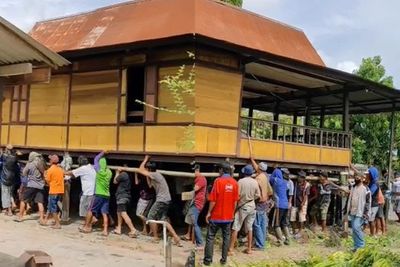 Mappalette Bola, Tradisi Gotong Royong Suku Bugis Pindah Rumah Tanpa Merobohkan