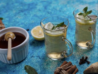 7 Minuman Pereda Diare Alami yang Ampuh dan Pasti Tersedia di Rumah