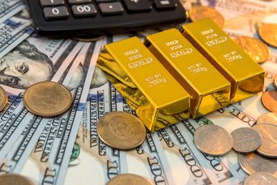 Turun Tipis, Harga Emas Antam Hari ini Jadi Rp2,35 Juta per Gram, Beda Empat Ribu