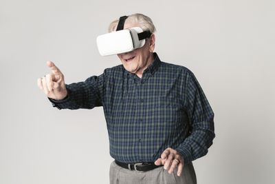 Riset Baru: Main Game AR dan VR Ternyata Bisa Bikin Mental Lebih Happy