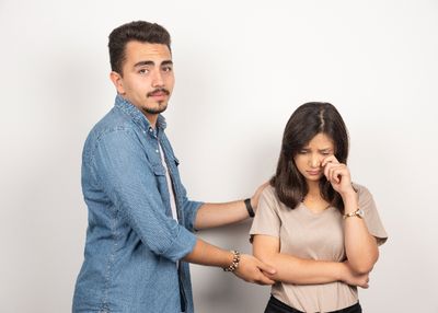 5 Zodiak yang Paling Sering Ngambek saat Pacaran, Sifatnya Kekanak-kanakan!