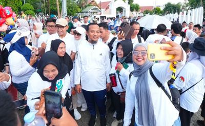 Ribuan Warga Bone Ikuti Jalan Sehat Anti Mager, Gubernur Sulsel Hadir Langsung