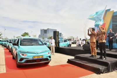 Taksi Listrik Green SM Resmi Mengaspal di Makassar, Hadirkan Transportasi Publik Ramah Lingkungan