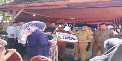 Bentuk Kepedulian Terhadap Korban Kebakaran di Jalan Ujung Tanjung : Pemko Padang Salurkan Bantuan
