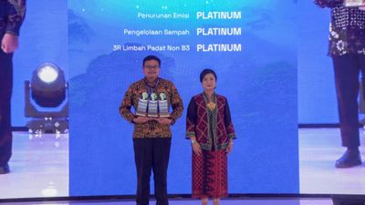 PLN Indonesia Power UBP Suralaya Raih 3 Penghargaan Platinum pada ENSIA 2025