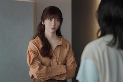 Park Ji Hyun Angkat Bicara Soal Rumor Pacaran Gara-Gara Foto Liburan Viral