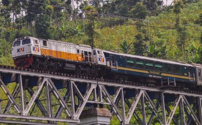 Menikmati Eksotisme Jalur Selatan Jawa dari Balik Jendela Kereta Panoramic KAI