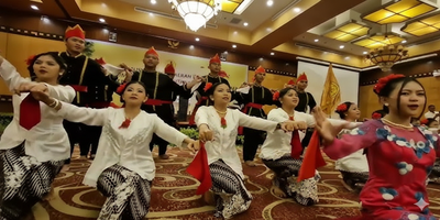 Bakukenal dengan Tarian Maengket orang Minahasa p rasa syukur