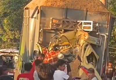 Kecelakaan Maut di Pangkep, Truk Bermuatan Sekam Hantam Truk Lain, Dua Orang Tewas di Lokasi