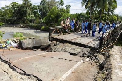 Gempa Magnitudo 6,6 di Nabire Sebabkan Jembatan Siriwini Ambles, Jaringan Komunikasi Terputus