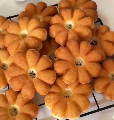Resep Donat Bunga Homemade: Cantik di Mata, Lembut di Lidah