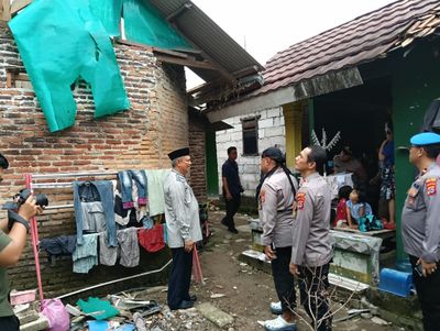 Korban Puting Beliung Belum Ada Bantuan Penanganan Oleh Pemkab Polres Serang Terjunkan Pergelaran Cepat Anggota