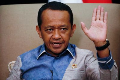 Atasi Kelangkaan, Bahlil Lahadalia Izinkan Pengecer BBM Swasta Impor Lewat Pertamina