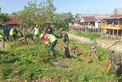 Kodim 1406 Wajo Bersihkan Pasar Tempe dan Kanal, Karya Bakti Sambut HUT TNI ke-80