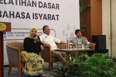 Pemkab Cirebon dan FKDC Gelar Pelatihan Bahasa Isyarat untuk Dorong Layanan Publik Inklusif