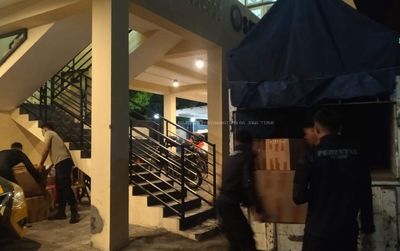 Truk Isuzu Elf Bermuatan 2.000 Botol Arak Digerebek Polresta Banyuwangi Saat Patroli Malam
