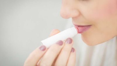 Cara Alami Agar Bibir Selalu Lembap dan Sehat