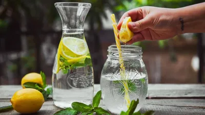 Mengapa Minum Air Lemon di Pagi Hari Menjadi Tren Kesehatan?
