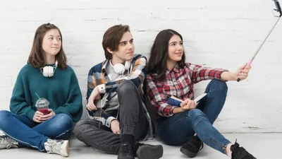Tren Clean Girl Aesthetic: Gaya Minimalis untuk Gen Z
