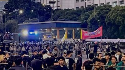 Kericuhan Demonstrasi di Depan DPR MPR RI: Aksi Damai Berubah Menjadi Kekacauan