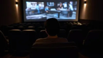 Fenomena Menonton Film Sendirian: Terapi Diri di Bioskop