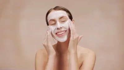 Rutinitas Skincare Pagi untuk Kulit Berminyak: Langkah-Langkah yang Tepat