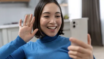 AI Voice Cloning: Menyambung Jarak dalam Hubungan Melalui Suara