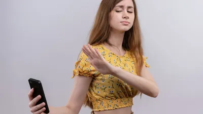 Menghadapi Kecemasan di Era Media Sosial: Anti-Insta Worry Sebagai Solusi